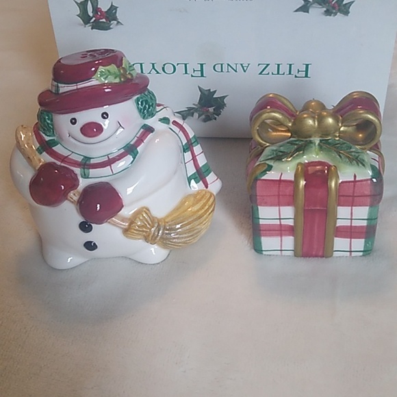 Fitz and Floyd Plaid Christmas Salt and Pepper Shakers, like new in box. - Picture 3 of 5
